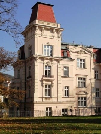fasad-villa-tereza-bristol-group3 Самые бюджетные санатории и отели в Карловых Варах