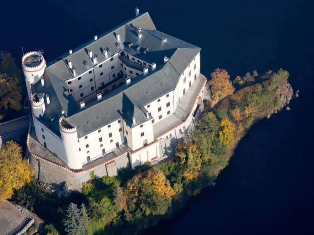 Замок Орлик в Чехии фото