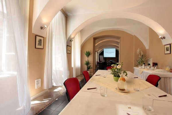 konferents-zal-leonardo Список отелей в Праге, бронирование, цены 2018