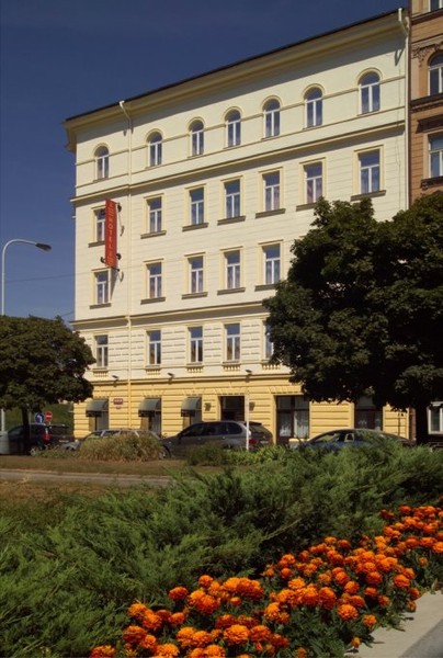 fasad-praga-tsentr-plaza Список отелей в Праге, бронирование, цены 2018