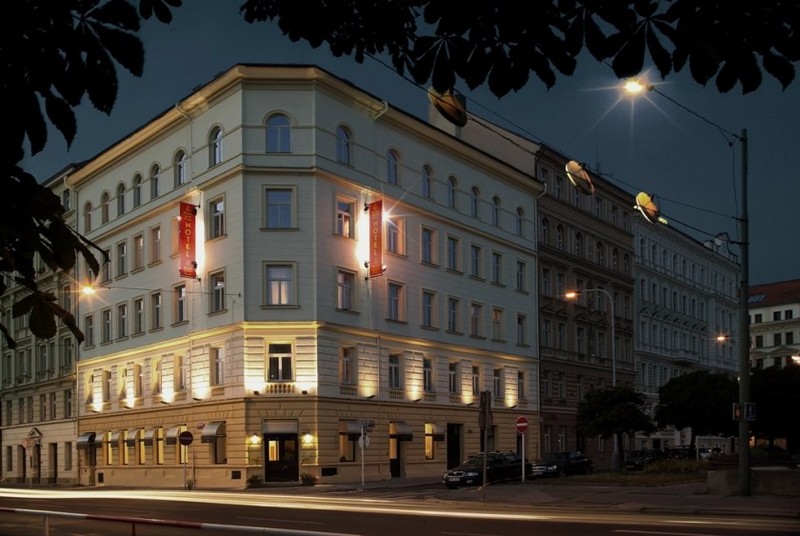 fasad-praga-tsentr-plaza1 Список отелей в Праге, бронирование, цены 2018